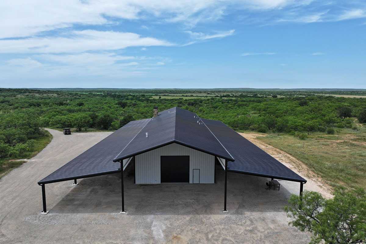 Hunting Lodge in Moran, TX by JAG Metals customer, IE Construction - Issac Enns